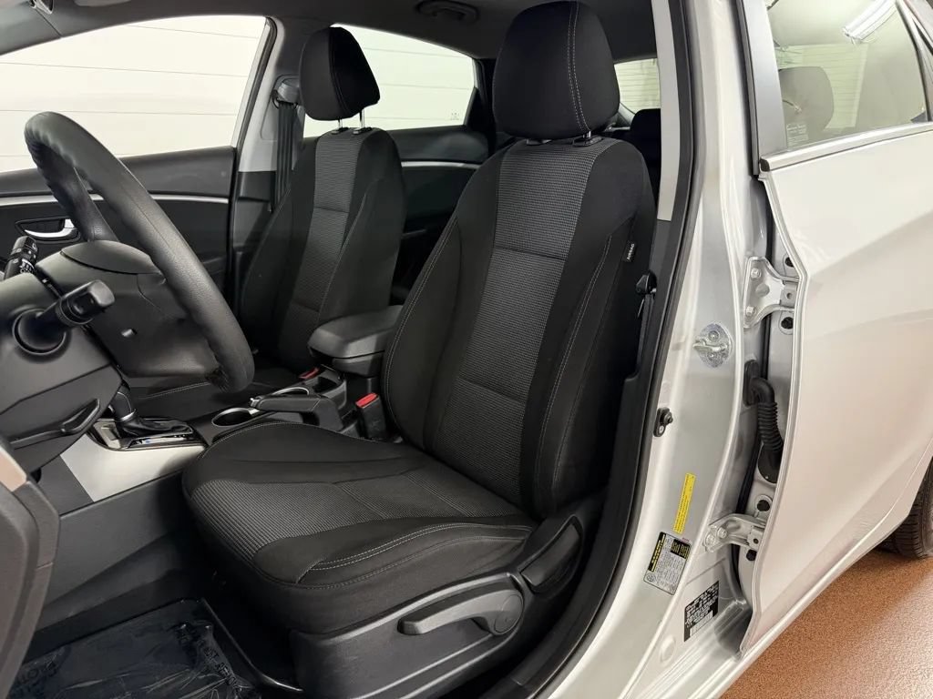 Used 2016 Hyundai Elantra GT FWD image 13