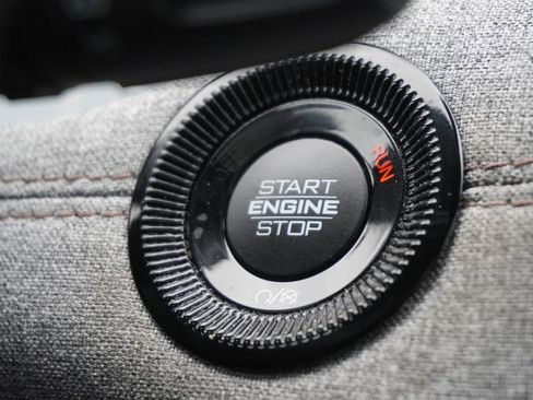 Used 2023 Jeep Compass Latitude image 24