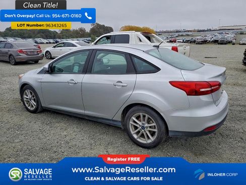 Used 2018 Ford Focus SE image 3
