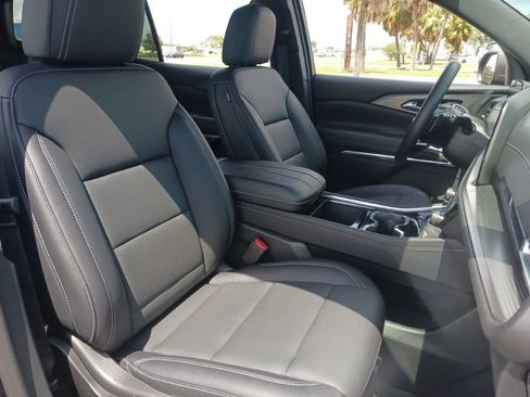 Used 2026 Chevrolet Traverse LT FWD image 16