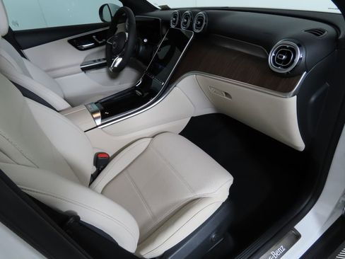 Certified 2025 Mercedes-Benz GLC 300 image 18