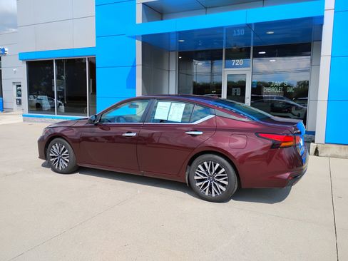 Used 2025 Nissan Altima 2.5 SV FWD image 10
