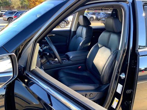 Used 2023 Honda Pilot Touring image 7