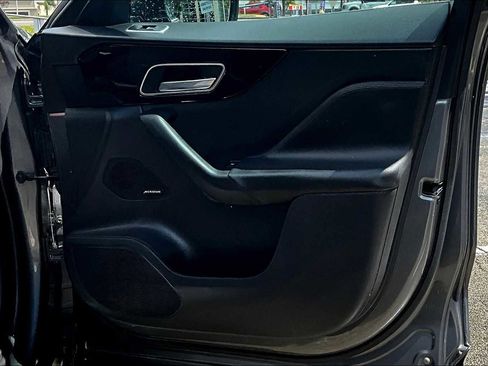 Used 2019 Jaguar F-PACE Premium image 51