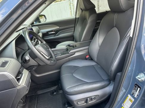 Used 2025 Toyota Grand Highlander AWD image 20