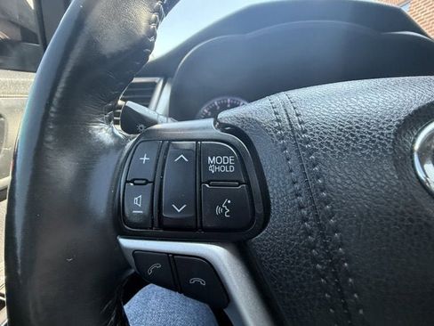 Used 2019 Toyota Highlander XLE AWD/4WD image 21