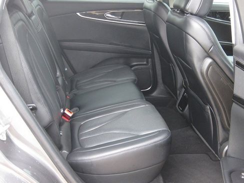 Used 2022 Lincoln Nautilus Reserve image 17