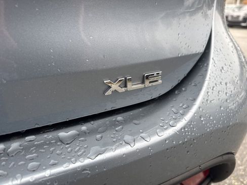 Used 2021 Toyota Highlander XLE image 32