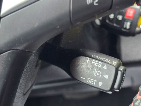 Used 2015 Toyota Camry SE image 32