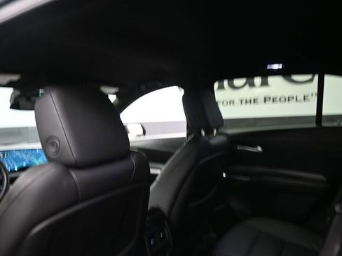 Used 2025 Cadillac XT4 Premium Luxury image 24