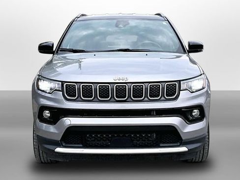 Used 2024 Jeep Compass Limited AWD/4WD image 2