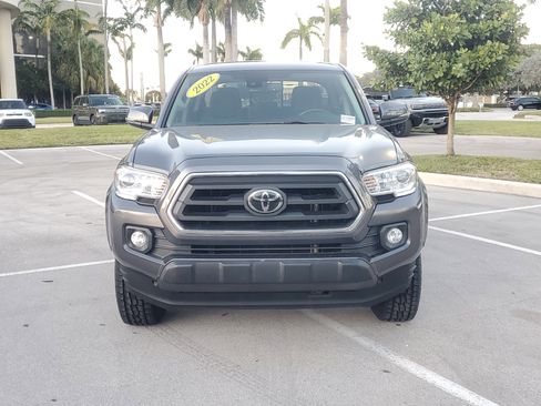 Used 2022 Toyota Tacoma SR5 w/ Technology Package image 8