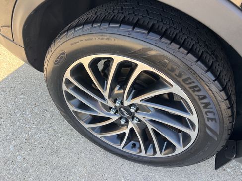 Used 2019 Lincoln Nautilus Reserve FWD image 5