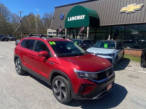 Used 2024 Volkswagen Taos SE w/ Panoramic Sunroof Package AWD/4WD image 1