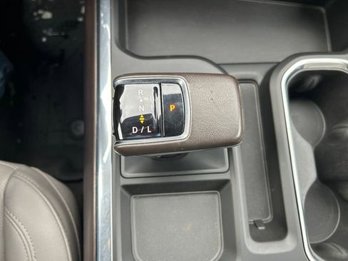 Used 2022 GMC Sierra 1500 SLT w/ SLT Convenience Package image 33