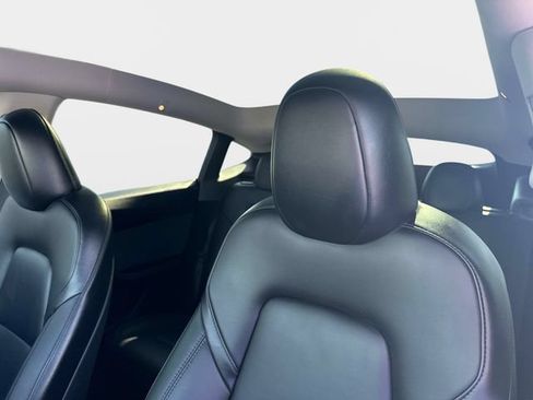 Used 2025 Tesla Model Y Long Range RWD image 18