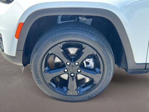 Used 2023 Jeep Grand Cherokee L Laredo AWD/4WD image 10