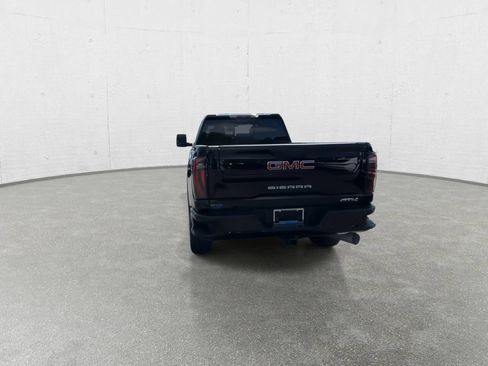 Used 2024 GMC Sierra 2500 AT4 w/ Technology Package AWD/4WD image 5