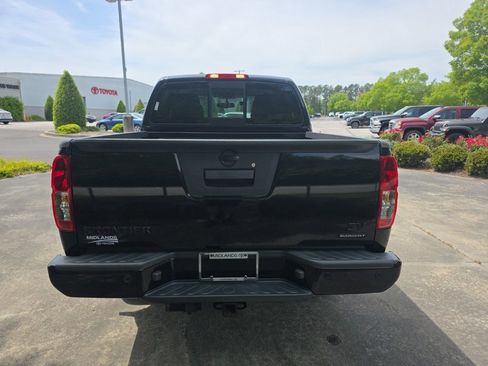 Used 2020 Nissan Frontier SV w/ Midnight Edition Floor Mats image 6