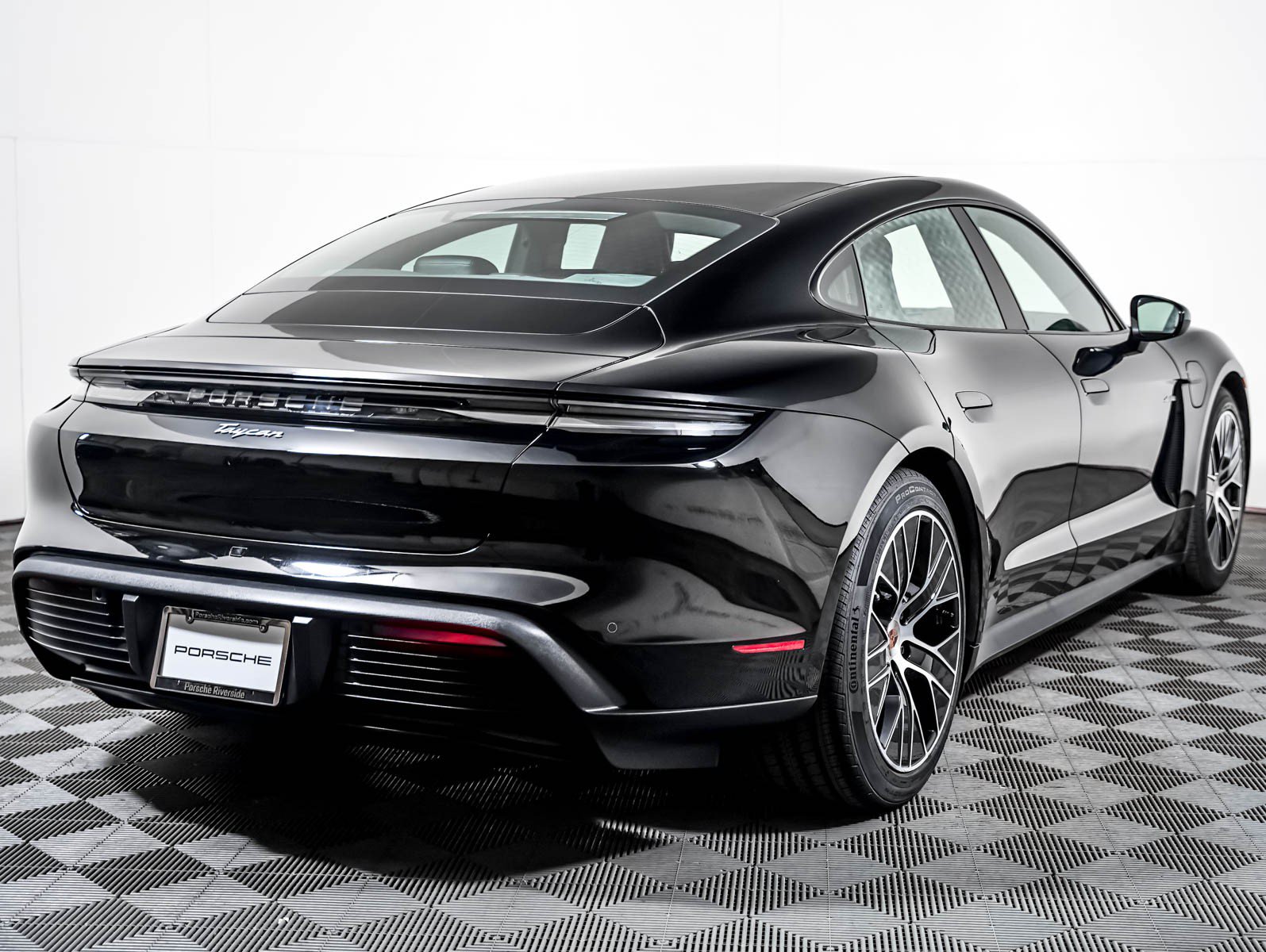 Certified 2025 Porsche Taycan RWD image 9