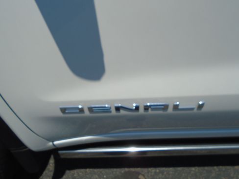 Used 2023 GMC Sierra 1500 Denali w/ Denali Reserve Package AWD/4WD image 19
