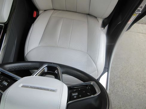 Used 2024 Land Rover Range Rover Sport SE image 10