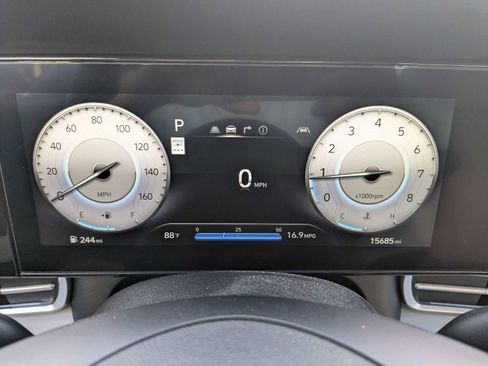 Used 2025 Hyundai Elantra Limited FWD image 30