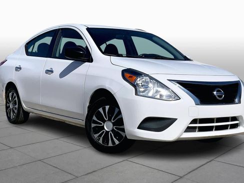Used 2017 Nissan Versa SV image 3