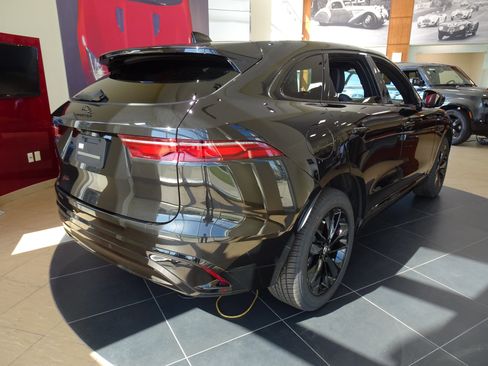 New 2025 Jaguar F-PACE R-Dynamic S image 8