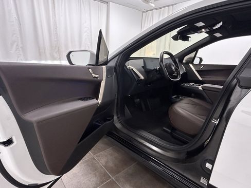 Used 2025 BMW iX xDrive50 image 24