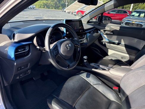 Used 2019 Toyota C-HR XLE FWD image 19
