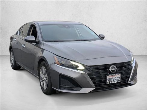 Used 2023 Nissan Altima 2.5 S image 3