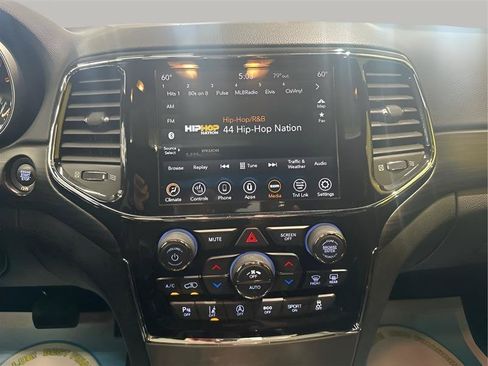 Used 2021 Jeep Grand Cherokee Laredo X AWD/4WD image 15