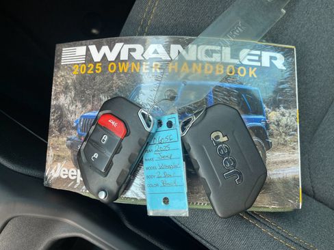 Used 2025 Jeep Wrangler Sport AWD/4WD image 10