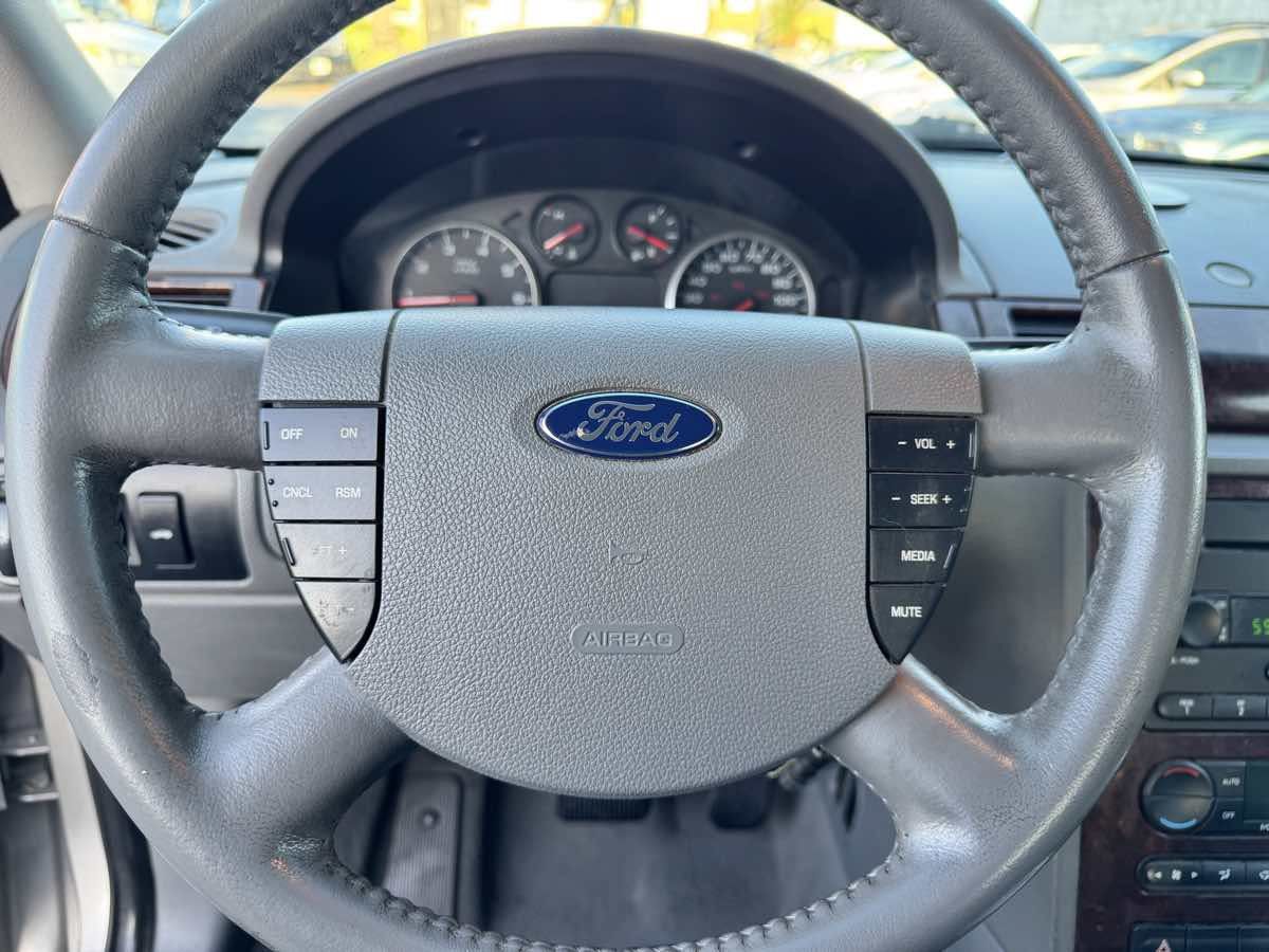 Used 2006 Ford Five Hundred SEL FWD image 38