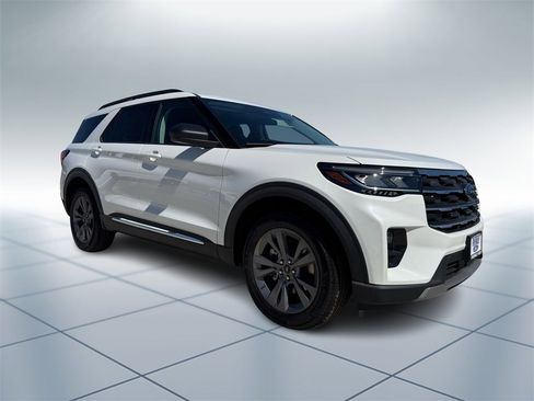 New 2025 Ford Explorer Active w/ Active Comfort Package image 2