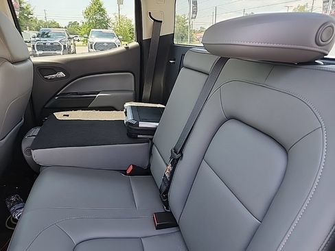 Used 2015 Chevrolet Colorado LT w/ Luxury Package RWD image 12