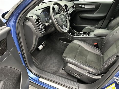 Used 2021 Volvo XC40 T5 R-Design w/ Advanced Package image 11