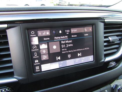 Used 2022 Chrysler Voyager LX FWD image 16