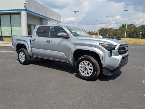 Used 2024 Toyota Tacoma SR5 image 2