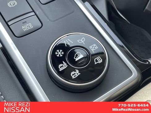 New 2026 Nissan Pathfinder SL w/ SL Premium Package AWD/4WD image 18
