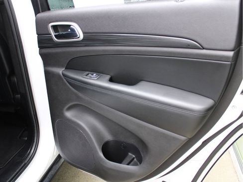 Used 2020 Jeep Grand Cherokee Laredo w/ 18" Wheel & 8.4" Radio Group image 25