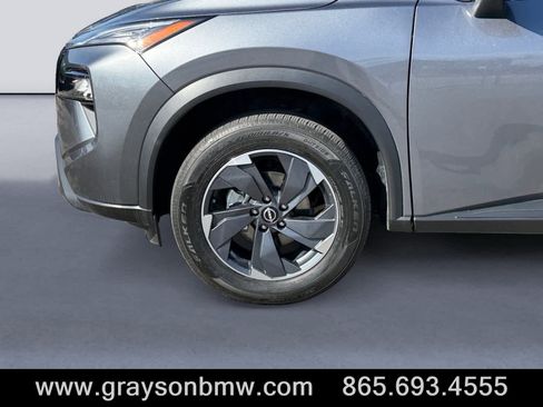 Used 2025 Nissan Rogue SV image 9