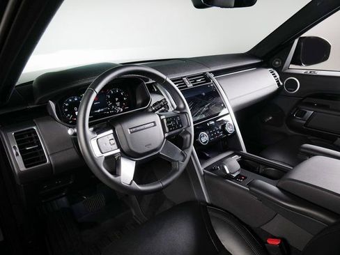 Used 2025 Land Rover Discovery S image 16