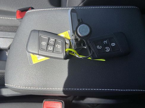 Used 2023 Volkswagen Tiguan SE w/ Panoramic Sunroof Package FWD image 35