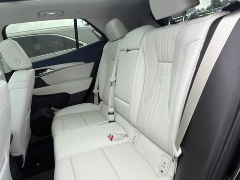 Used 2025 Buick Envision Avenir AWD/4WD image 10