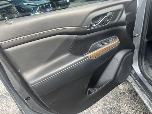 Used 2022 GMC Acadia SLE w/ Elevation Edition FWD image 8