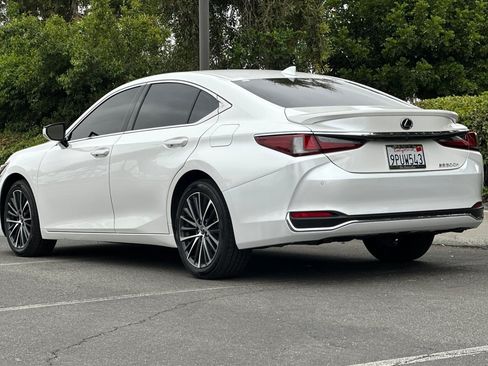 Used 2025 Lexus ES 300h w/ Premium Package FWD image 3