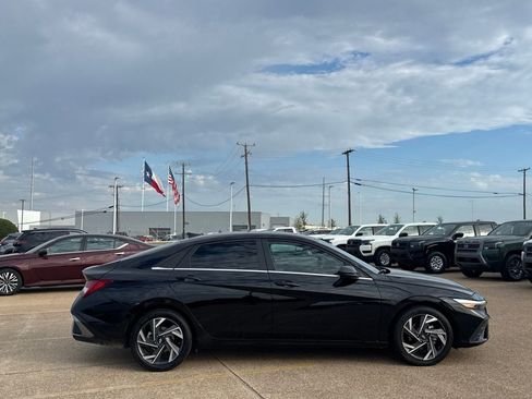 Used 2025 Hyundai Elantra SEL FWD image 26
