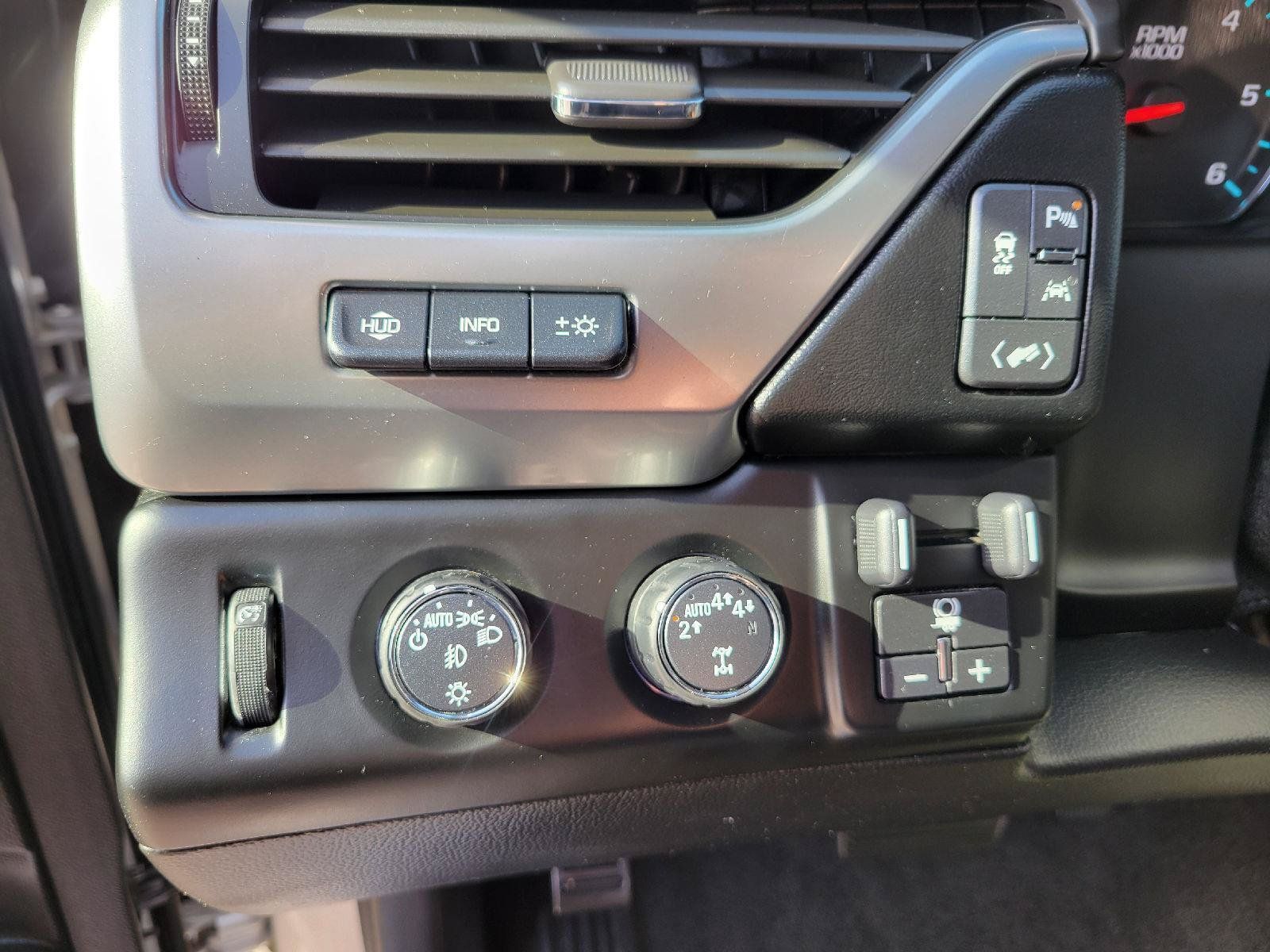 Used 2018 Chevrolet Tahoe Premier AWD/4WD image 13